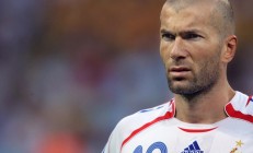 开云官方app入口-南美风暴席卷欧洲心脏，德里赫特关键一锤，厄瓜多尔横扫摩纳哥震惊足坛