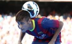 开云官网-布伦森持续制造杀伤，鹈鹕式防守如何封锁新疆队？现代篮球战术的微观博弈