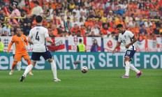 开云平台-包含欧洲区足球比赛中球队轻松取胜晋级的词条