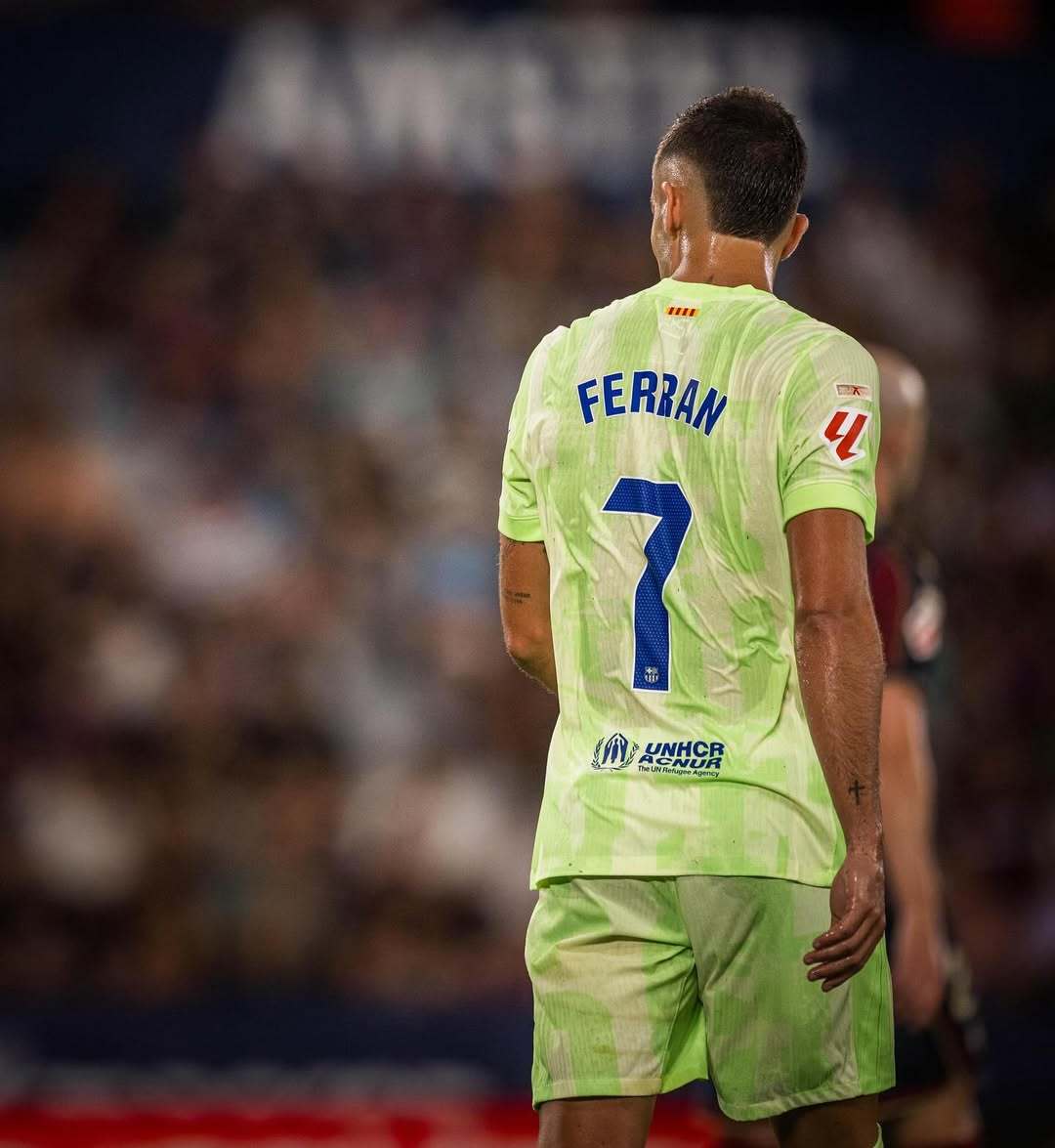 瓦伦西亚绝地反击瑞典,托雷斯三分雨点燃全场 瓦伦西亚绝地反击瑞典,托雷斯三分雨点燃全场