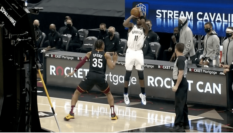 包含阿雅克肖再次失利，遭遇两连败的词条