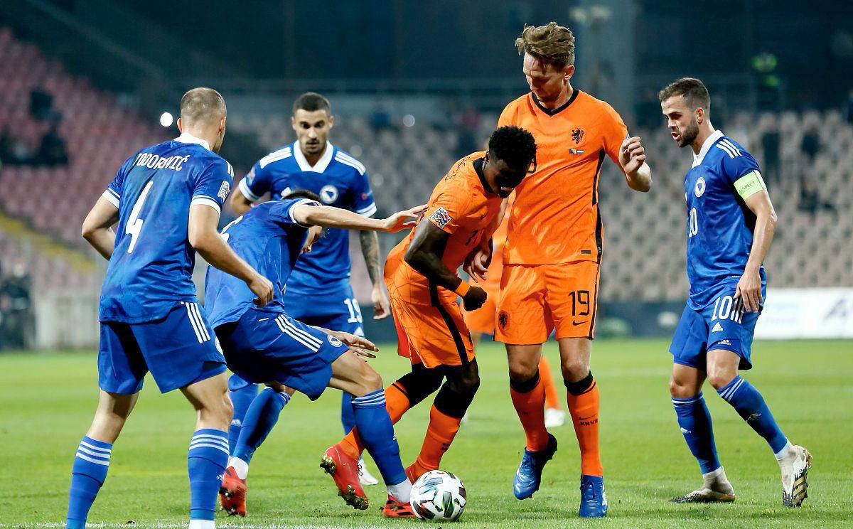 包含英格兰挑战葡萄牙，双雄对峙点燃激情的词条