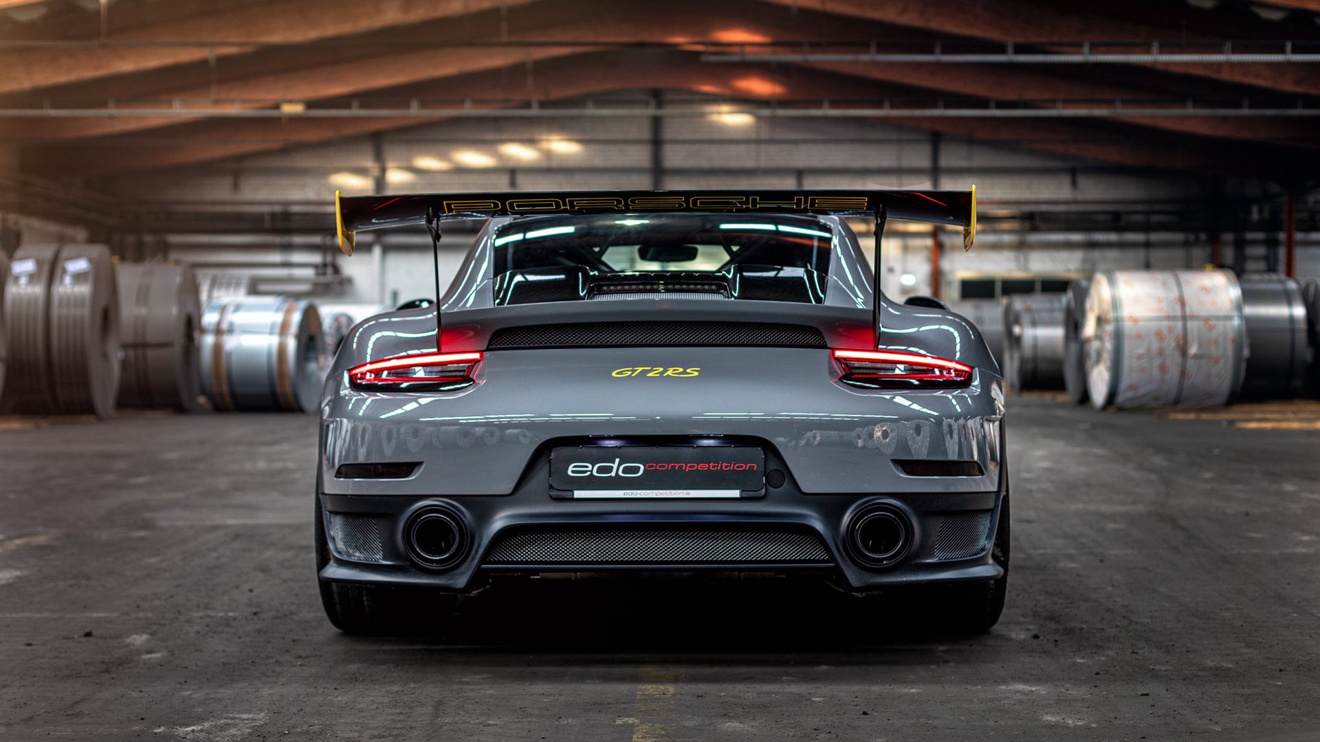 厄德高跨界接管F1争冠战，英格兰血拼沙特背后的体育新叙事