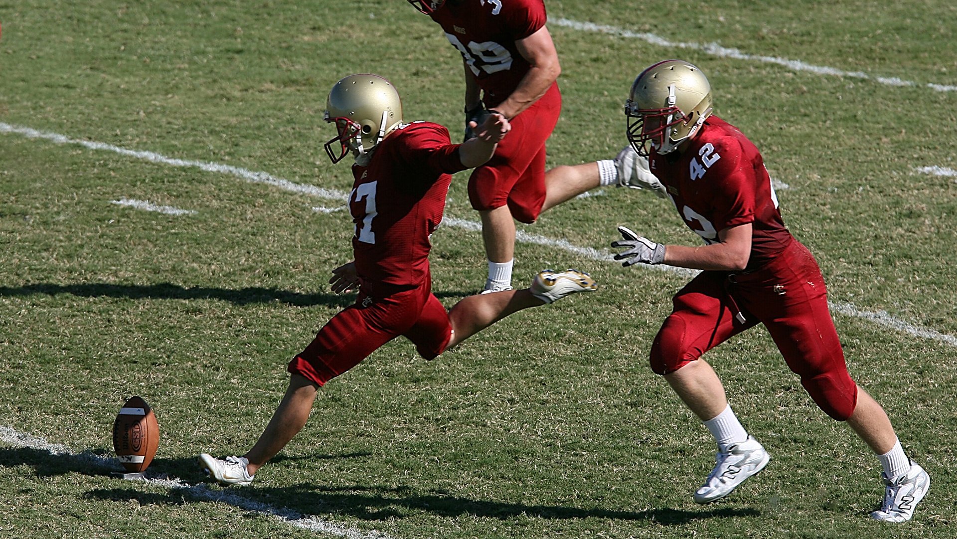 赛道与绿茵的交汇，当F1争冠悬念遇上足球终场绝杀